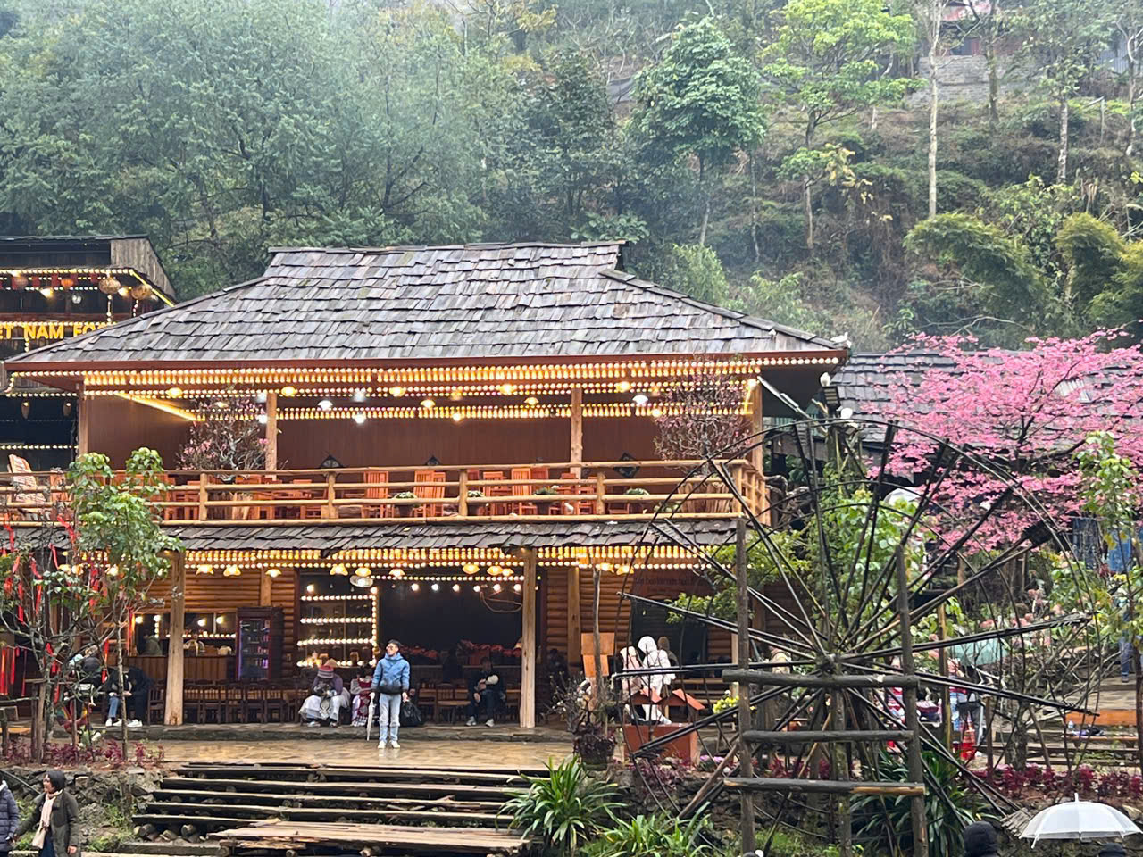 Khong gian nha hang 3