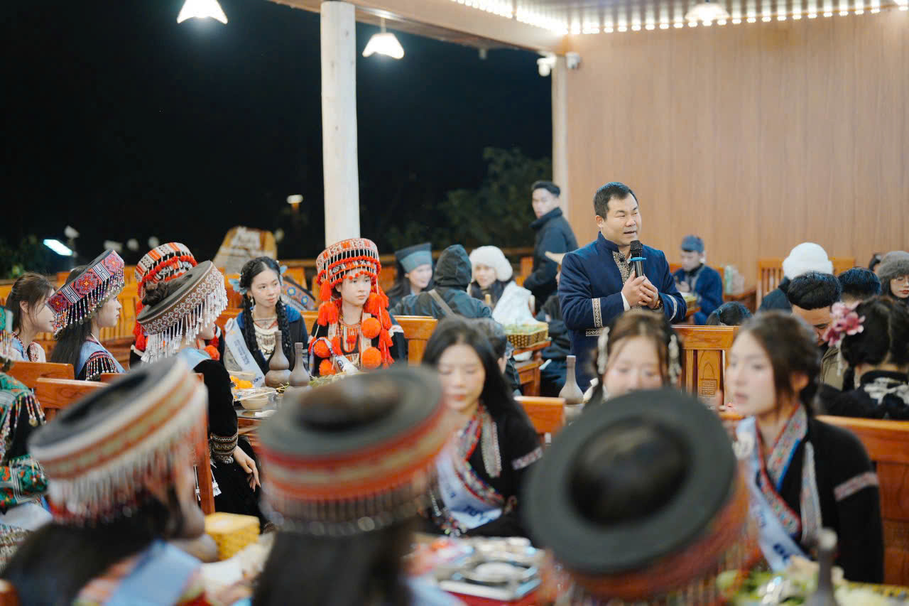 Khong gian nha hang 6